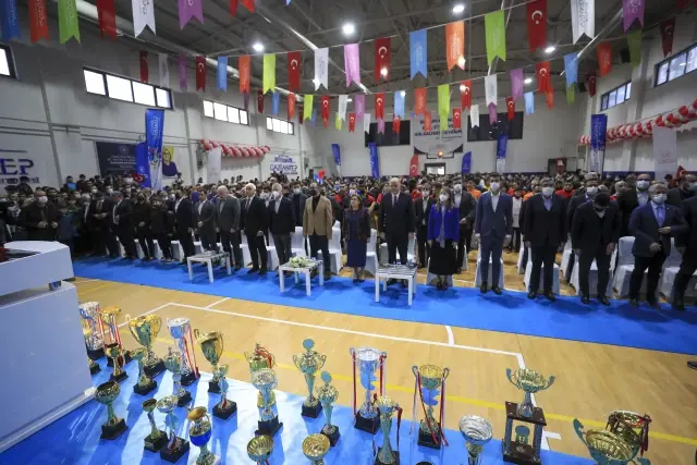 GAZİANTEP - Gençlik ve Spor Bakanı Kasapoğlu, spor tesislerinin toplu açılış töreninde konuştu