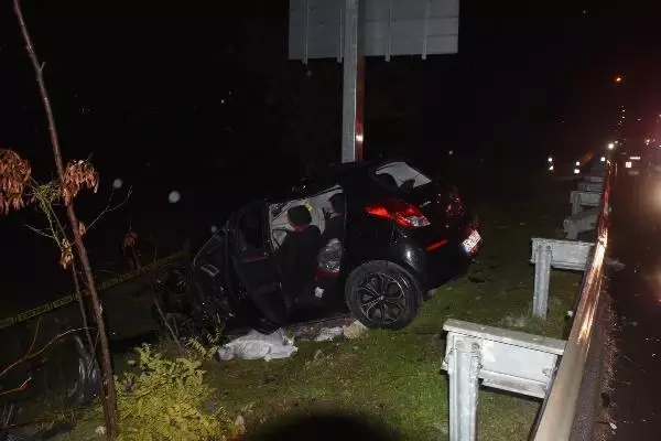 Son dakika haberi... İzmir'de kontrolden çıkıp kaza yapan otomobilin sürücüsü öldü