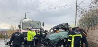 Devlet Hastanesi: Son dakika haberi! Kayseri'de beton mikseri ile minibüs çarpıştı: 1 ölü Devlet Hastanesi: Son dakika haberi! Kayseri'de beton mikseri ile minibüs çarpıştı: 1 ölü