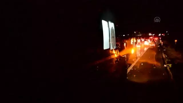 Son dakika haberleri! KIRKLARELİ - Kamyonla otomobil çarpıştı: 2 ölü