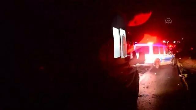 Son dakika haberleri! KIRKLARELİ - Kamyonla otomobil çarpıştı: 2 ölü