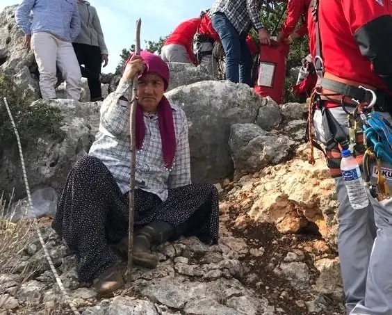 Son dakika haberi! Mersin'de 100 metre aşağıda keçi kurtarma operasyonu