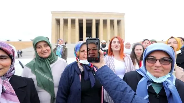 Mezitli'nin üretici kadınları Anıtkabir'i ziyaret etti