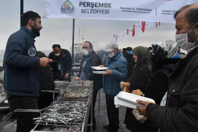 Festivalde vatandaşlara 5 ton ızgara hamsi ikram edildi