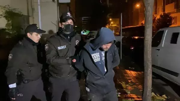 TAŞINMA SÜRECİNDEKİ VERGİ DAİRESİ BİNASINA GİREN HIRSIZLAR SUÇÜSTÜ YAKALANDI