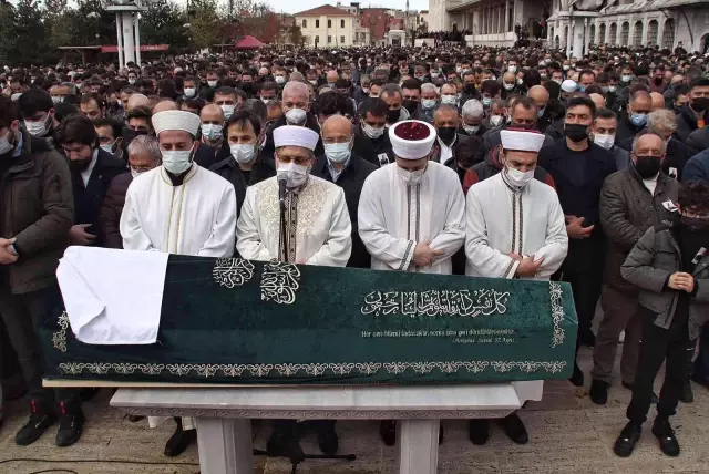 Son dakika haber... Teknoloji kampı yolunda geçirdikleri kazada hayatını kaybeden İHH gönüllüleri son yolculuklarına uğurlandı