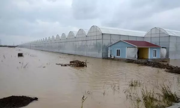 Sağanak su taşkınlarına neden oldu