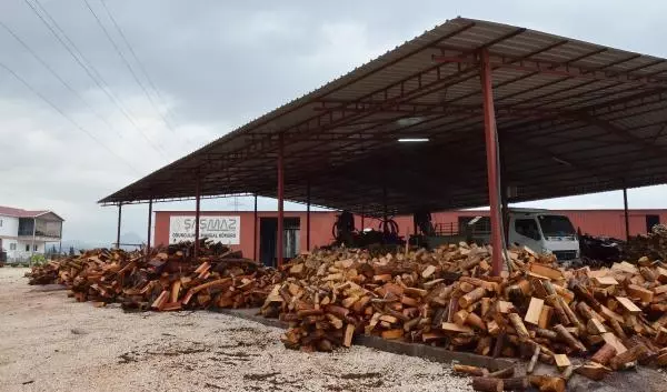 Sağanak su taşkınlarına neden oldu