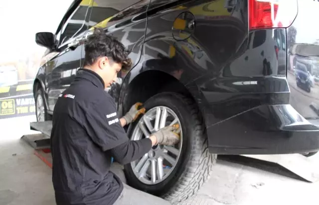 Zorunlu kış lastiği uygulaması öncesi oto lastikçilerde yoğunluk