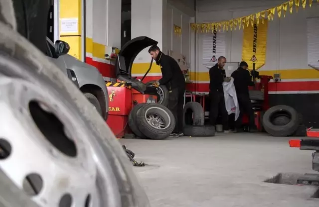 Zorunlu kış lastiği uygulaması öncesi oto lastikçilerde yoğunluk