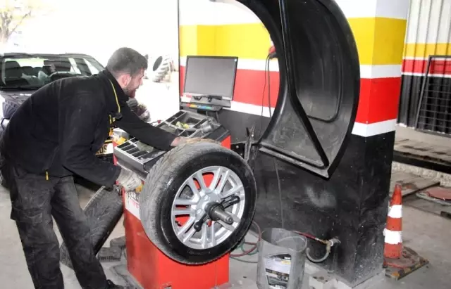 Zorunlu kış lastiği uygulaması öncesi oto lastikçilerde yoğunluk
