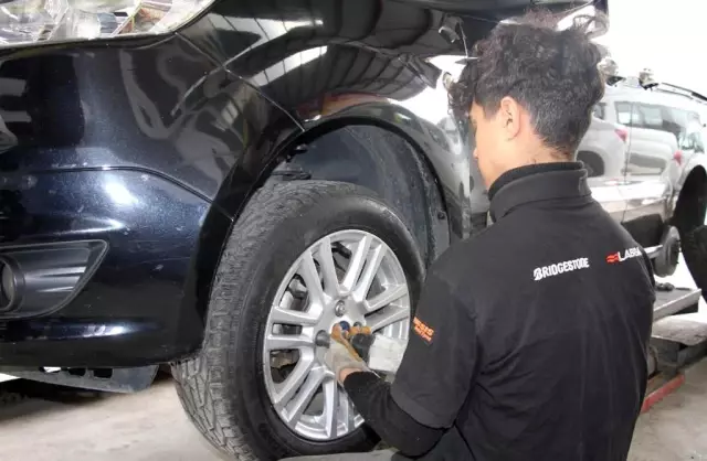 Zorunlu kış lastiği uygulaması öncesi oto lastikçilerde yoğunluk