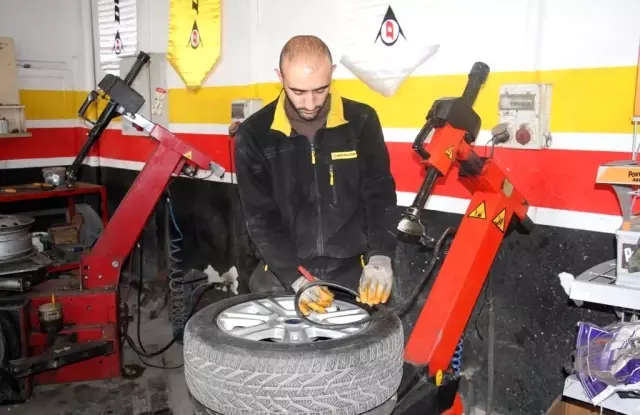 Zorunlu kış lastiği uygulaması öncesi oto lastikçilerde yoğunluk