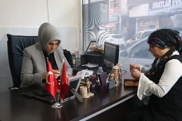 14 yaşındayken evlendirilen Diyarbakır'ın tek kadın muhtarı, 40 kız çocuğu gelin olmaktan kurtardı (2)- Yeniden