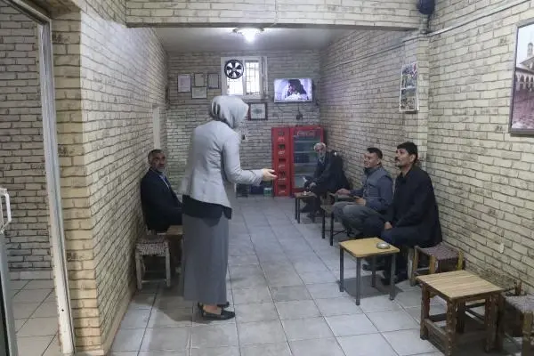 14 yaşındayken evlendirilen Diyarbakır'ın tek kadın muhtarı, 40 kız çocuğu gelin olmaktan kurtardı (2)- Yeniden