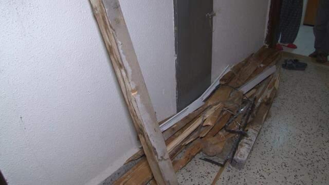 15 katlı binanın çatısı, karşısında bulunan binadaki evlerin penceresinden içeri girdi 15 katlı binanın çatısı, karşısında bulunan binadaki evlerin penceresinden içeri girdi