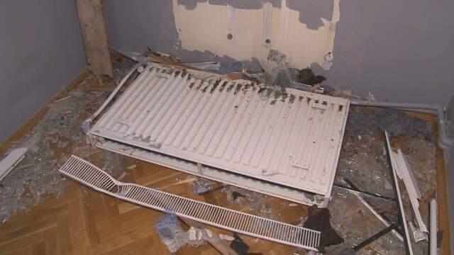 15 katlı binanın çatısı, karşısında bulunan binadaki evlerin penceresinden içeri girdi 15 katlı binanın çatısı, karşısında bulunan binadaki evlerin penceresinden içeri girdi