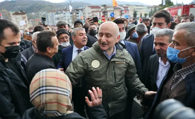 Ayancık ilçesinde sel felaketinde yıkılan Terminal Köprüsü hizmete açıldı