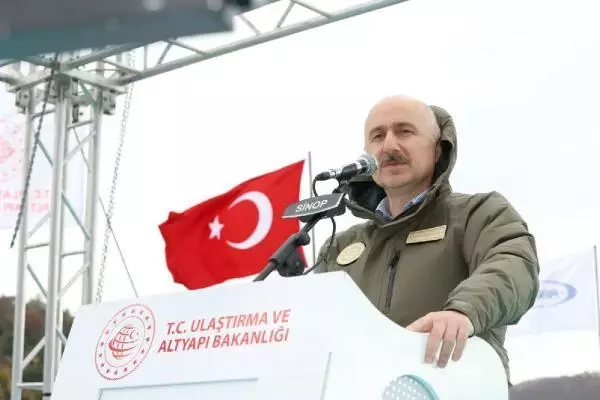Ayancık ilçesinde sel felaketinde yıkılan Terminal Köprüsü hizmete açıldı
