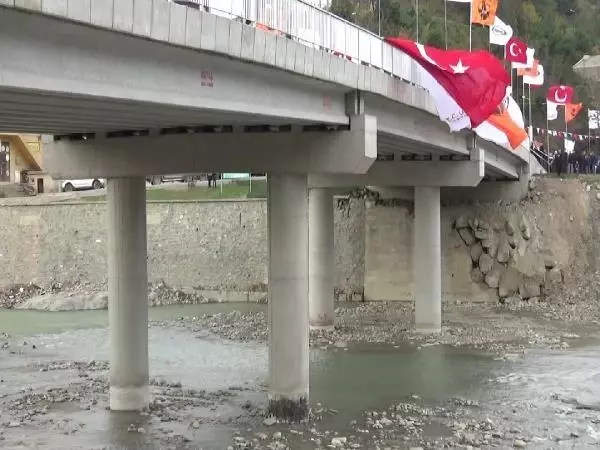 Ayancık ilçesinde sel felaketinde yıkılan Terminal Köprüsü hizmete açıldı