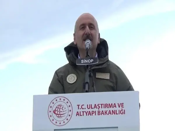 Ayancık ilçesinde sel felaketinde yıkılan Terminal Köprüsü hizmete açıldı