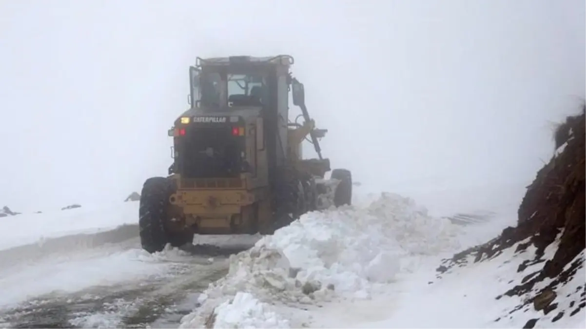 Bir ilimiz kara teslim! Görüş mesafesi 10 metreye düştü, ekipler gece gündüz çalışıyor