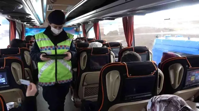 Son dakika haber | Cenaze törenine katılan korona virüslü kadın otobüste yakalandı: Karantinaya alındı