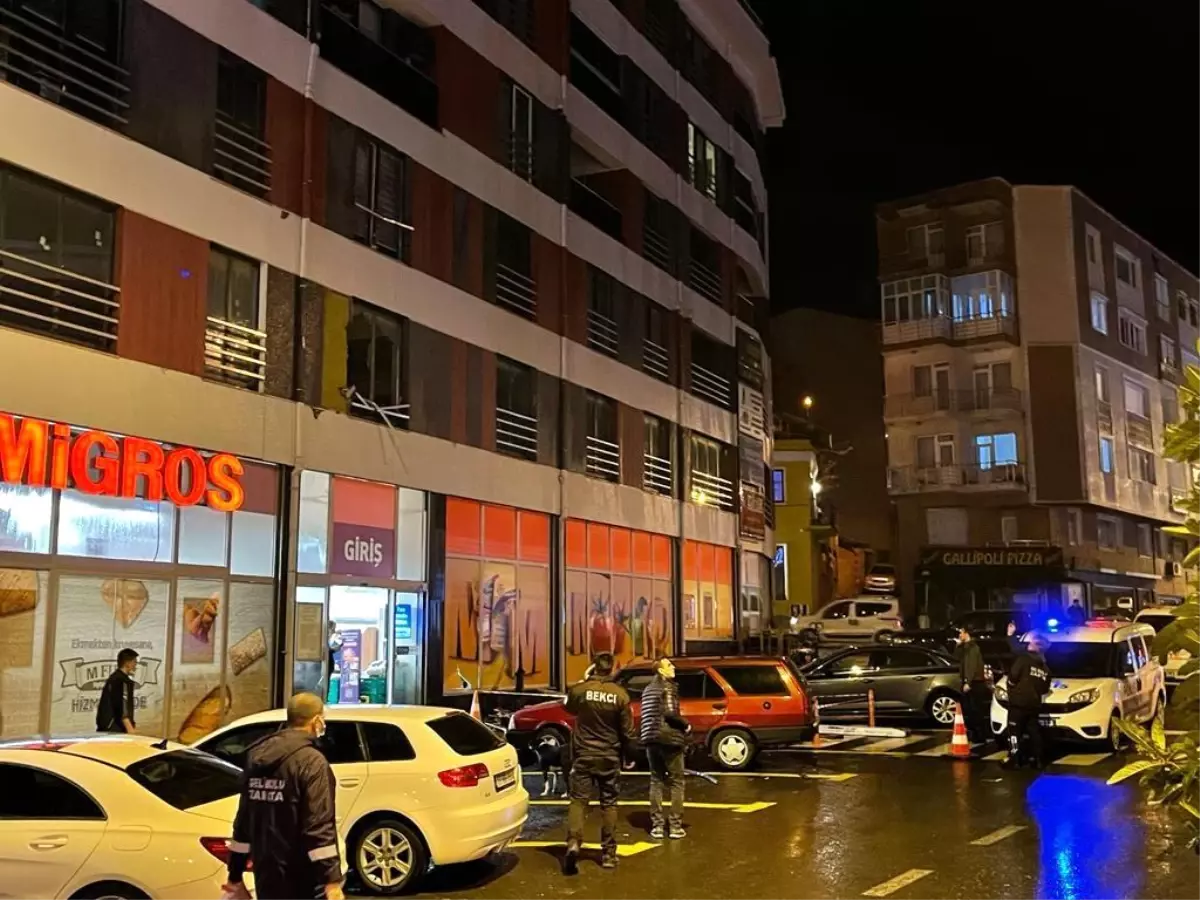 Gelibolu'da apartmanın çatısı uçtu