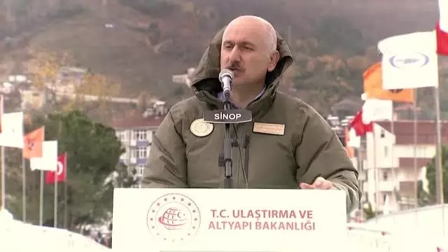 Ayancık ilçesinde sel felaketinde yıkılan Terminal Köprüsü hizmete açıldı
