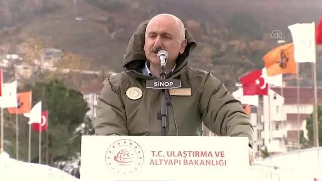 Ayancık ilçesinde sel felaketinde yıkılan Terminal Köprüsü hizmete açıldı
