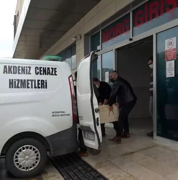 KAZADA HAYATINI KAYBEDEN KARDEŞİNİN CENAZESİNİ ALIRKEN YERE YIĞILDI