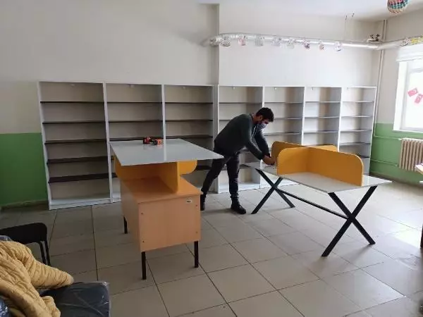 LİSELİLER, YAPTIKLARI KÜTÜPHANELERİ KARLI YOLLARI AŞARAK KÖY OKULLARINA KURDULAR