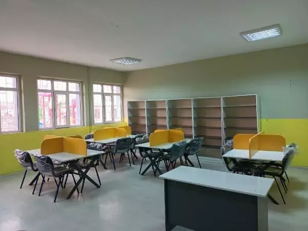 LİSELİLER, YAPTIKLARI KÜTÜPHANELERİ KARLI YOLLARI AŞARAK KÖY OKULLARINA KURDULAR