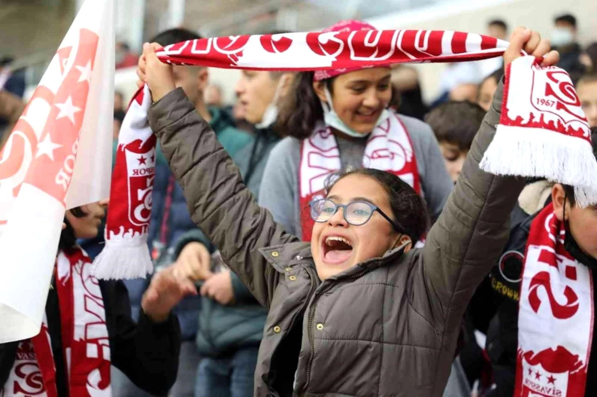 Minik Yiğidolar, Sivasspor'a destek olmaya devam ediyor