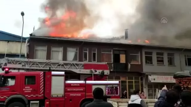 Bursa'da mobilya imalathanesinde çıkan yangın kontrol altına alındı