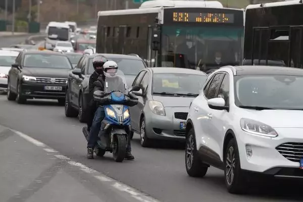 MOTOSİKLETLİLERİN KÖPRÜLERDE ZOR ANLARI