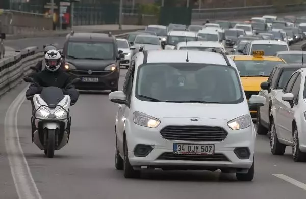 MOTOSİKLETLİLERİN KÖPRÜLERDE ZOR ANLARI