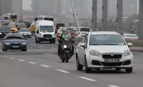 MOTOSİKLETLİLERİN KÖPRÜLERDE ZOR ANLARI