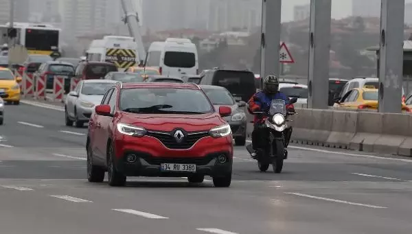 MOTOSİKLETLİLERİN KÖPRÜLERDE ZOR ANLARI