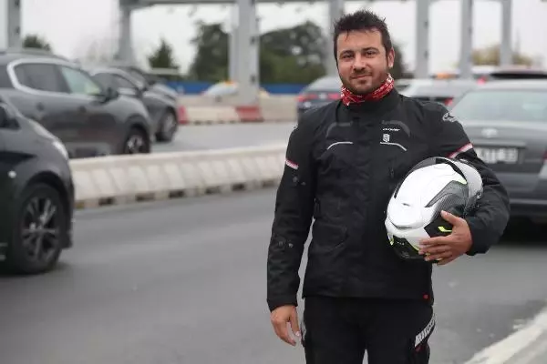 MOTOSİKLETLİLERİN KÖPRÜLERDE ZOR ANLARI