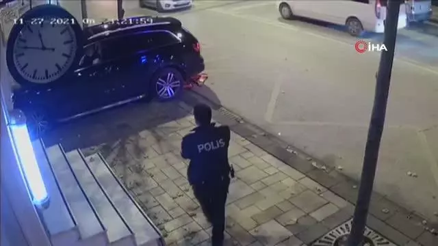Son dakika haberi | Polislerin silah çekerek etkisiz hale getirdiği magandaların kaza anı güvenlik kamerasına yansıdı