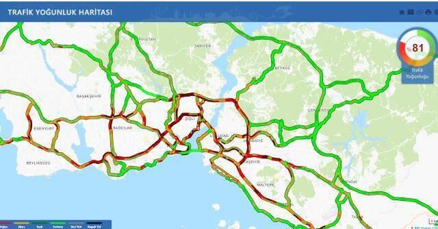 Şu anda her taraf kıpkırmızı! İstanbul'da trafik yüzde 81'e ulaştı