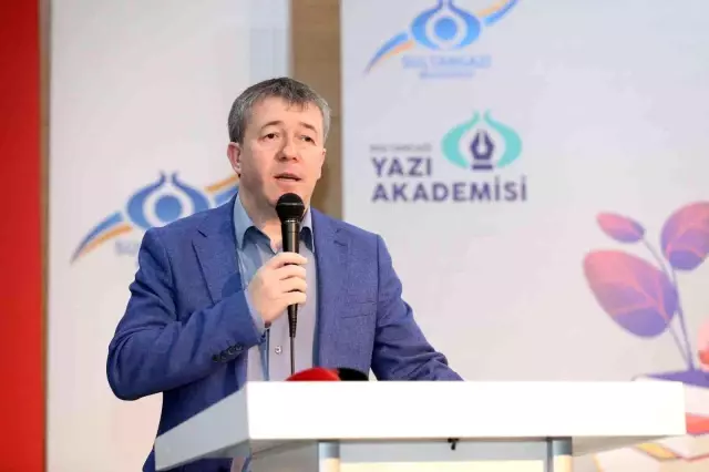 Sultangazi Yazı Akademisi'nin Genç Edebiyatçıları sertifikalarını aldı