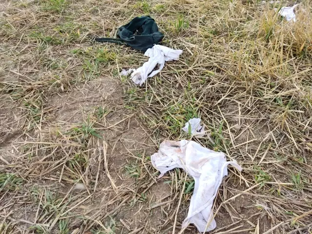 10 köpeğin saldırısına uğrayan çocuğun olay yerinde parçalanmış kıyafetleri bulundu