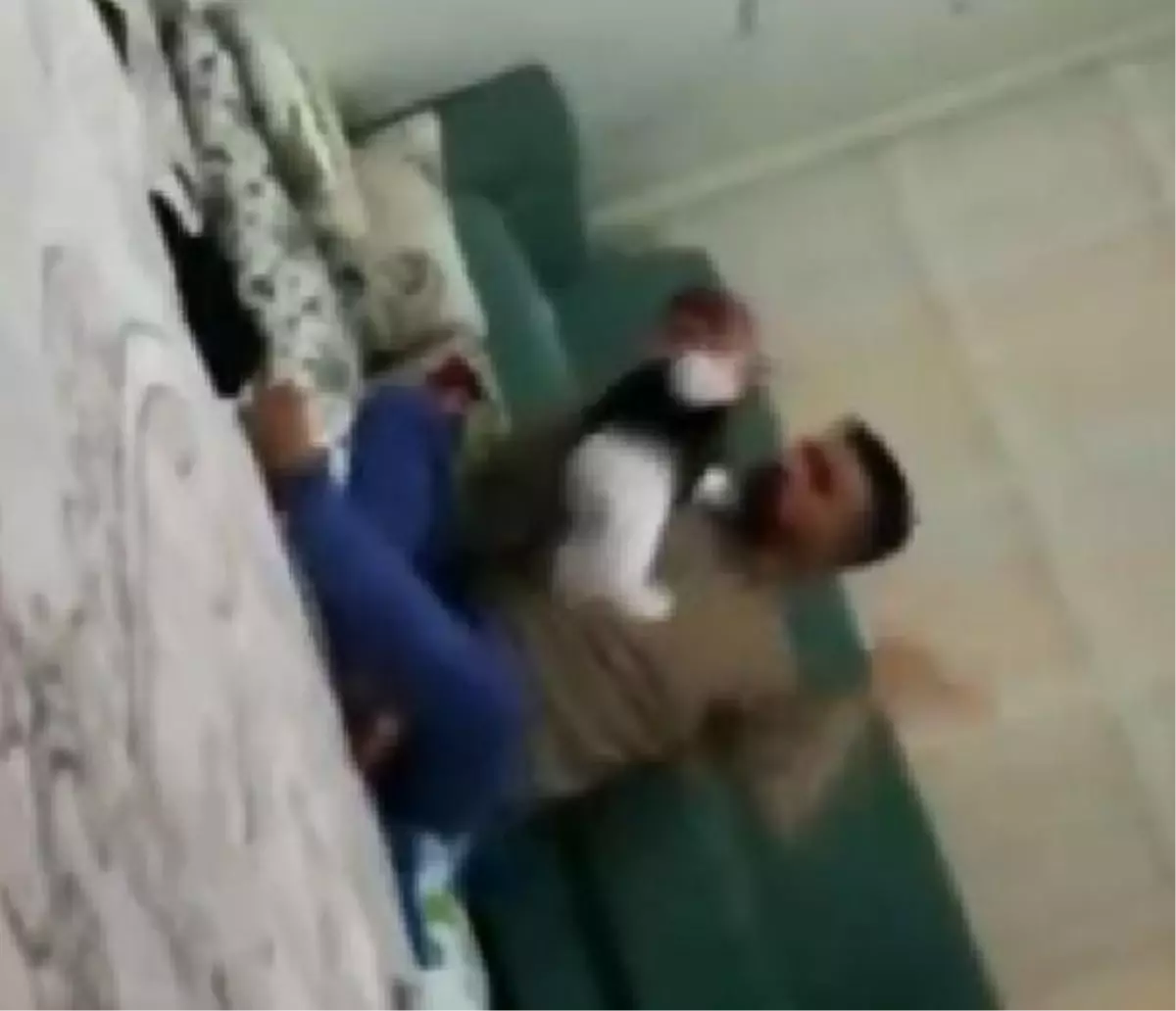 aglayan 3 aylik bebegini doven babaya gozalti aglayan 3 aylik bebegini doven babaya gozalti