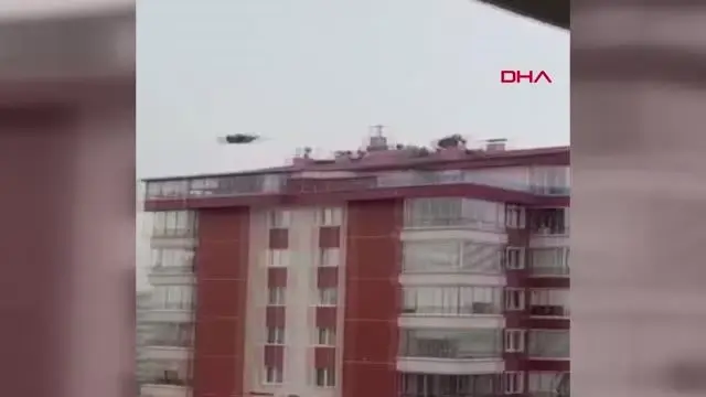Ankara'da kuvvetli rüzgar çatıları uçurdu