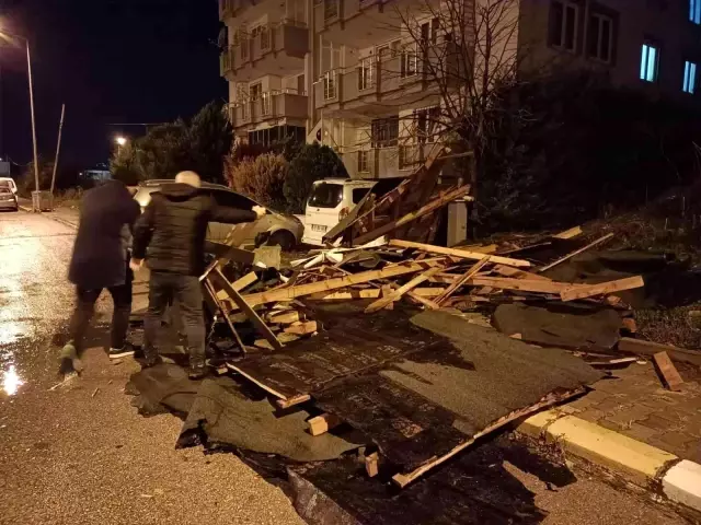 Balıkesir'de lodos yıktı, geçti