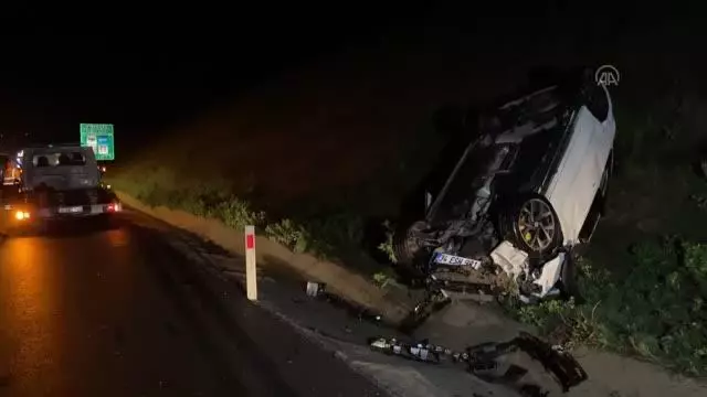 Balıkesir'de otomobilin devrilmesi sonucu 1'i ağır 3 kişi yaralandı