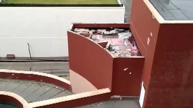 Başkentte kuvvetli fırtına hayatı olumsuz etkiledi
