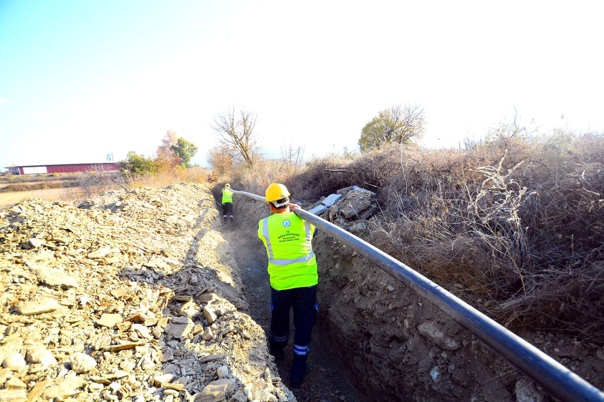 Büyükşehir Ula'da Gölcük ve Kıyra'ya İlave İçme Suyu Sağlıyor